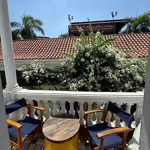  Hostel 1811
